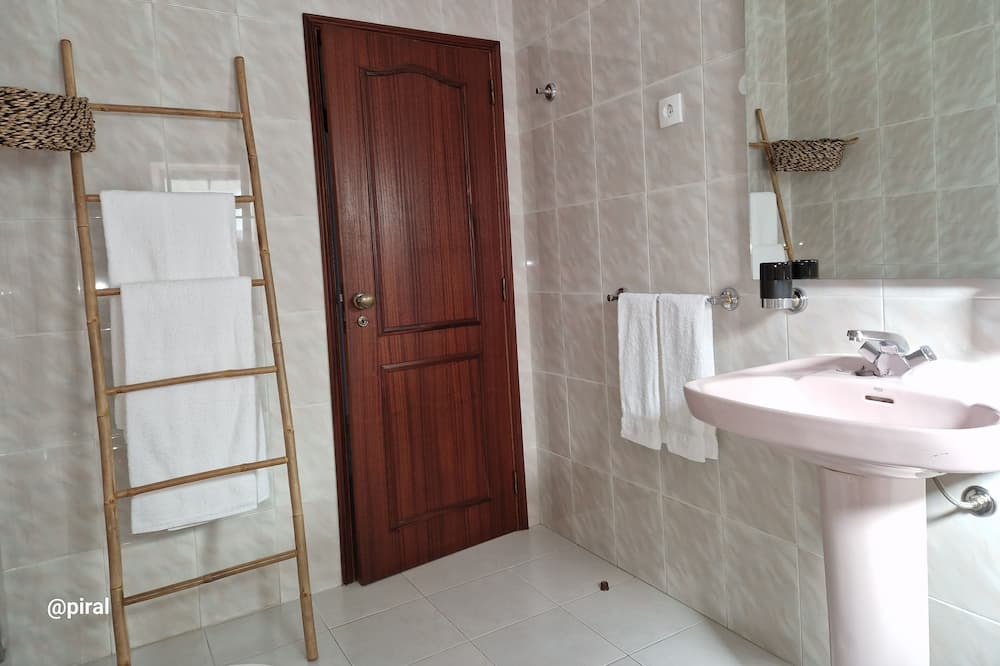 Photo of Bathroom in Castelo Branco