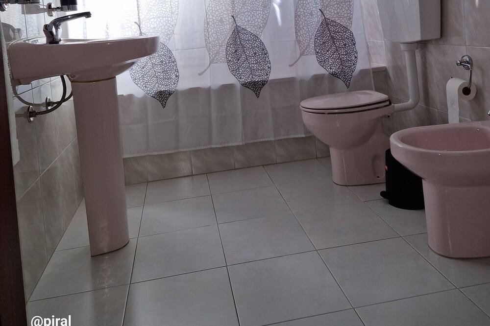 Photo of Bathroom in Castelo Branco