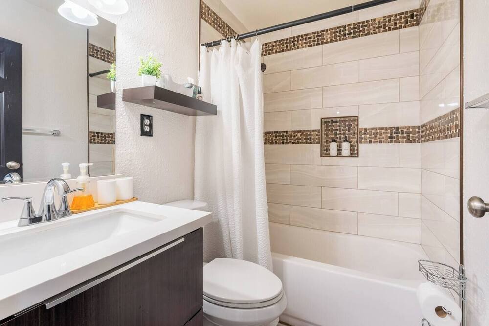 Photo of Bathroom in Rancho Oakey