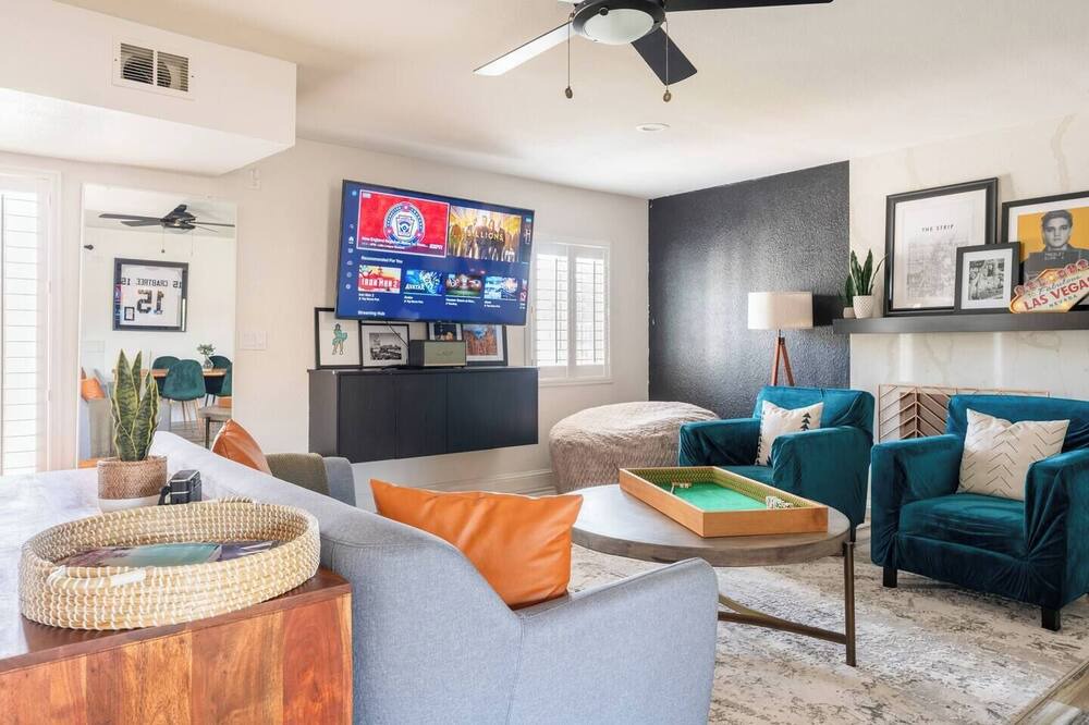 Photo of Livingroom in Rancho Oakey