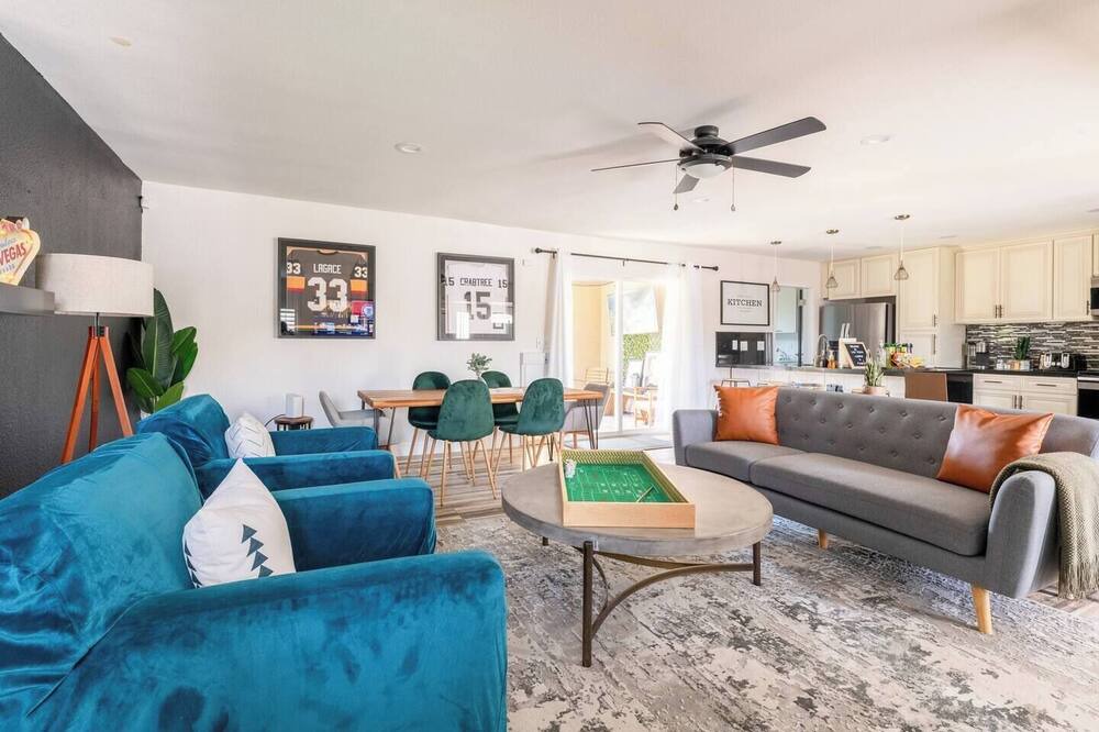 Photo of Livingroom in Rancho Oakey