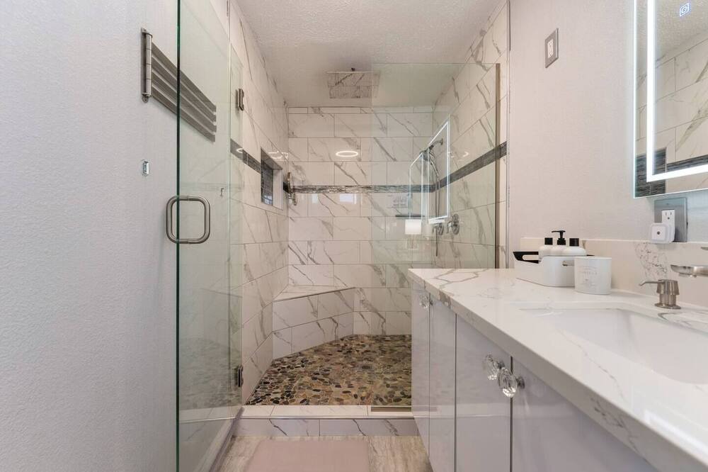 Photo of Bathroom in Rancho Oakey
