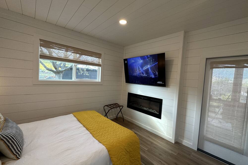 Photo of Bedroom in Springville