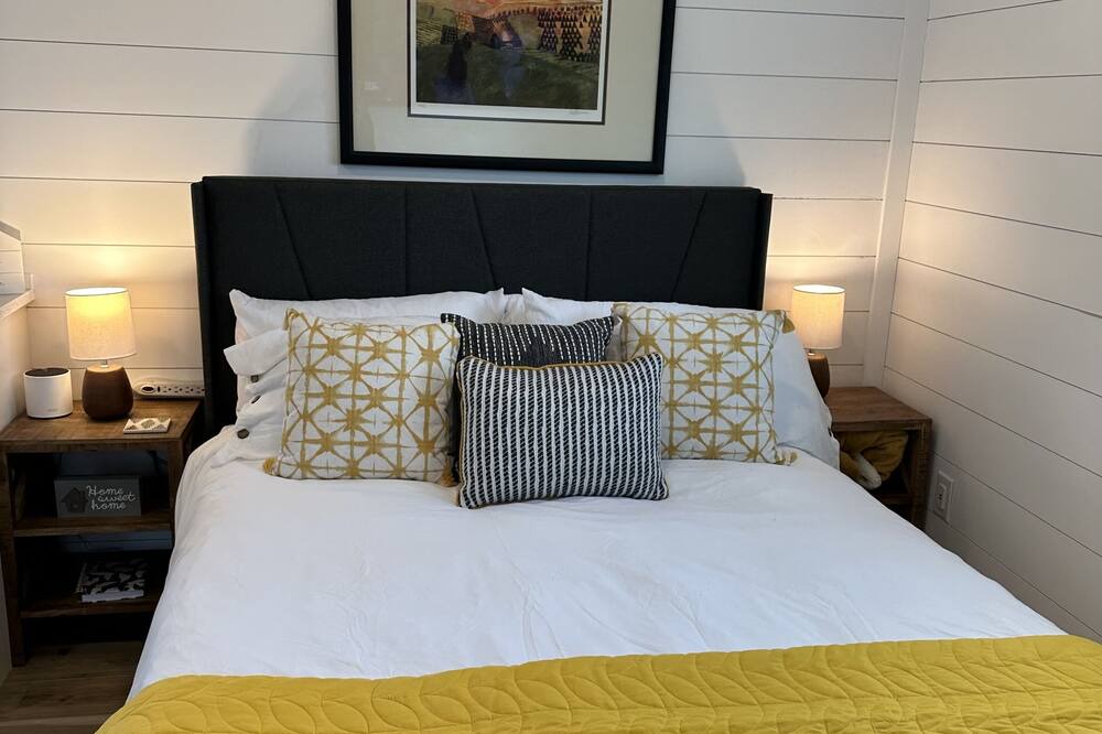 Photo of Bedroom in Springville
