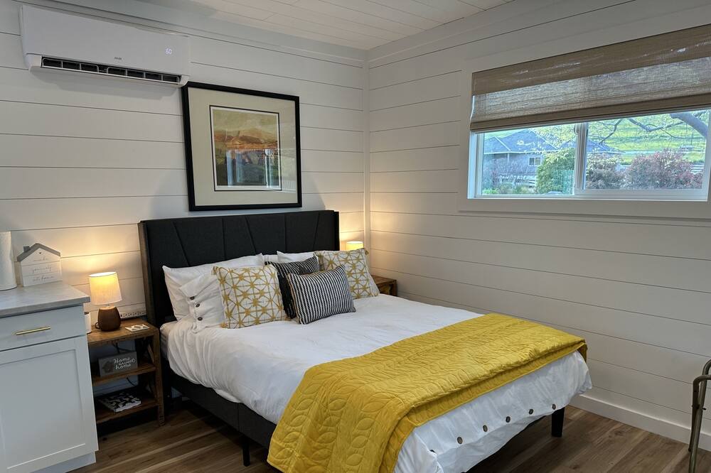 Photo of Bedroom in Springville