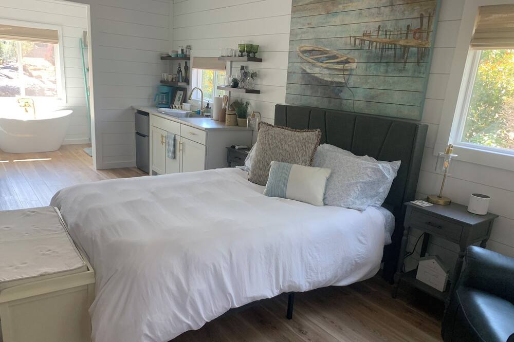Photo of Bedroom in Springville