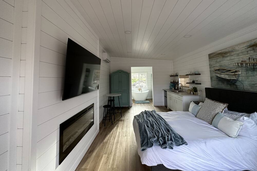 Photo of Bedroom in Springville