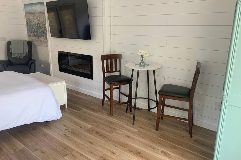 Photo of Bedroom in Springville