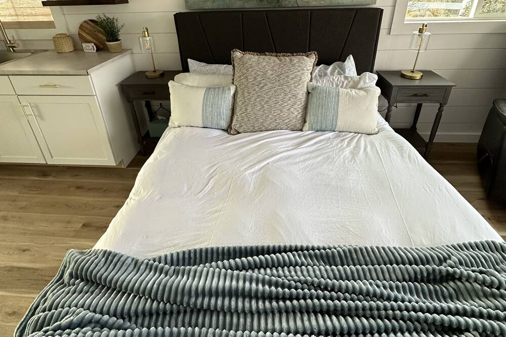 Photo of Bedroom in Springville