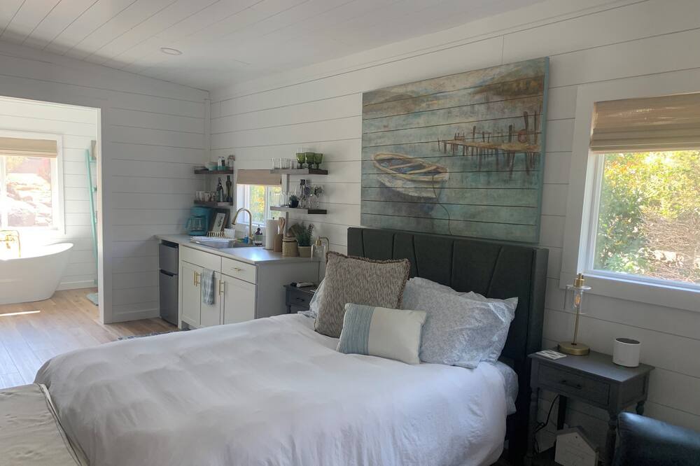 Photo of Bedroom in Springville