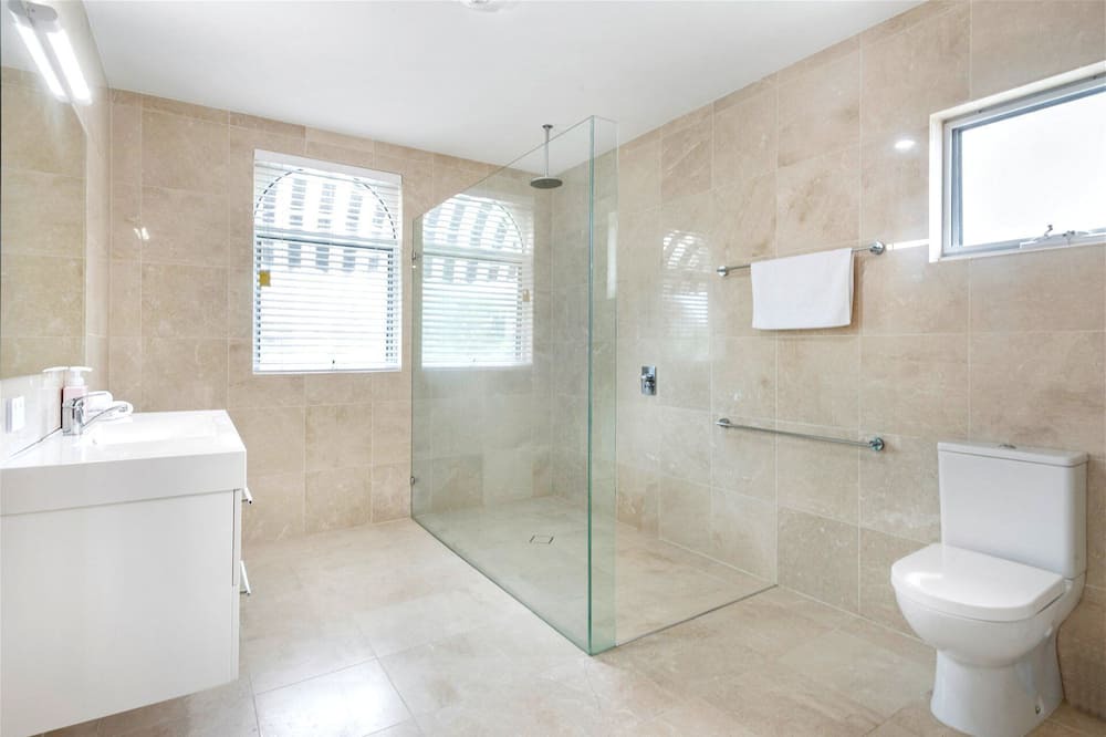 Photo of Bathroom in Mermaid Beach