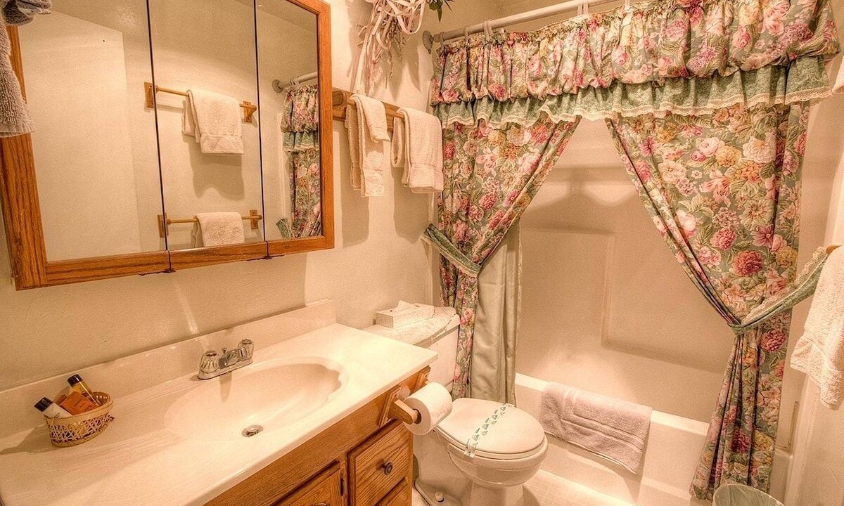 Photo of Bathroom in Pioneer Trail