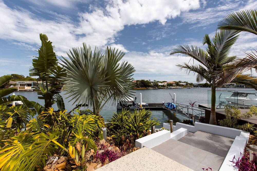 Photo of Others in Pelican Waters