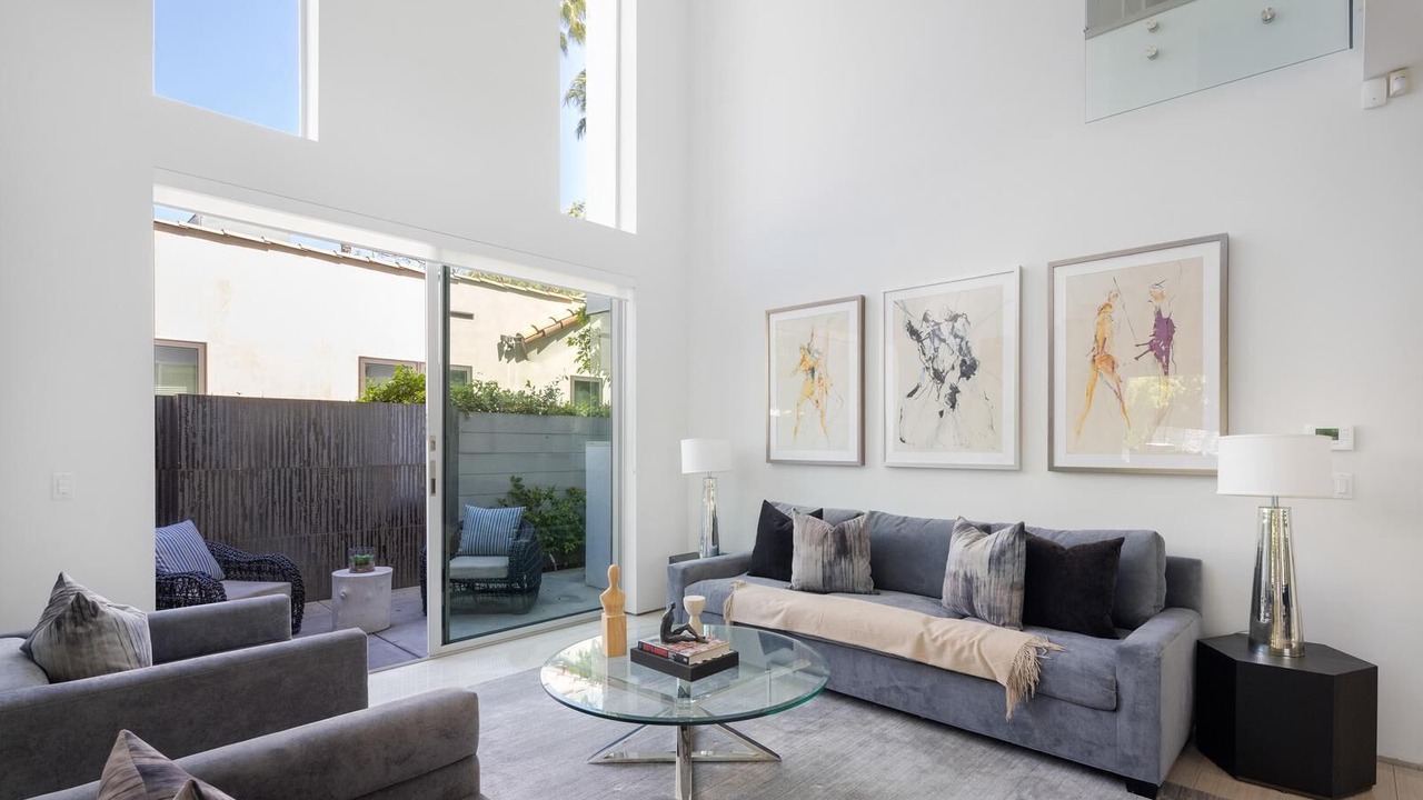 Photo of Livingroom in Beverly Grove