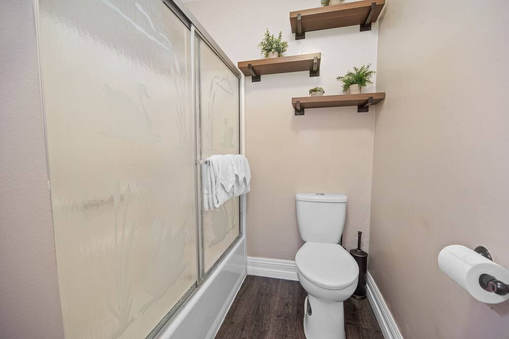 Photo of Bathroom in Woodlands