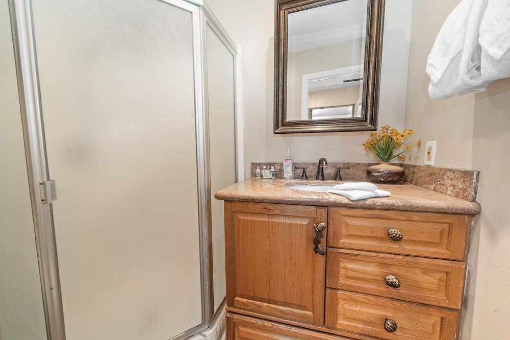 Photo of Bathroom in Woodlands