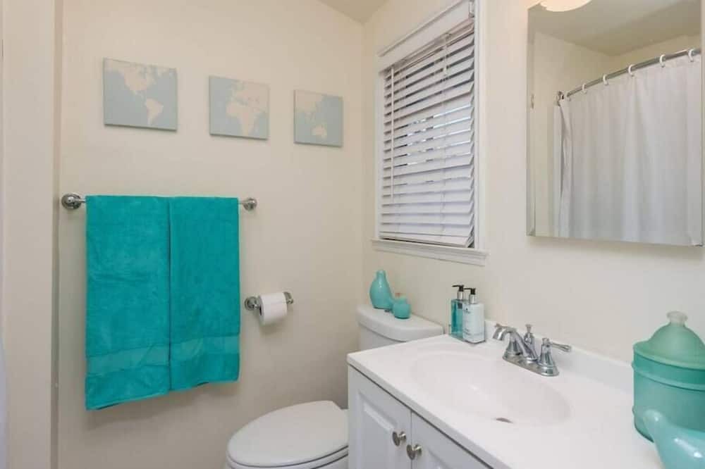 Photo of Bathroom in Encanto