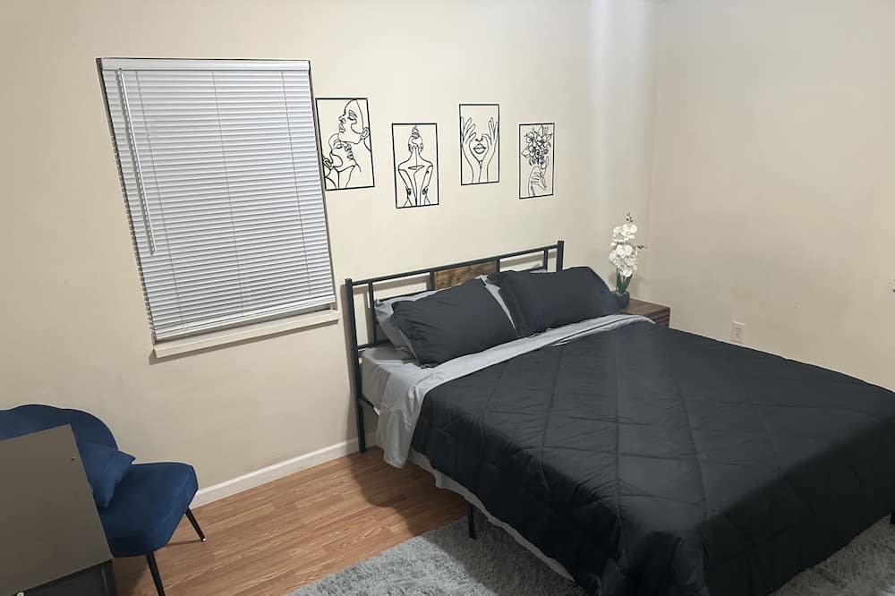 Photo of Bedroom in Oleander - Sunset