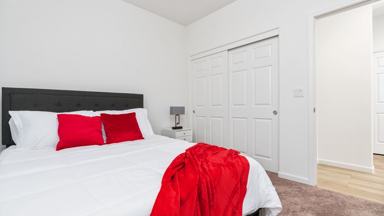 Photo of Bedroom in Raisin