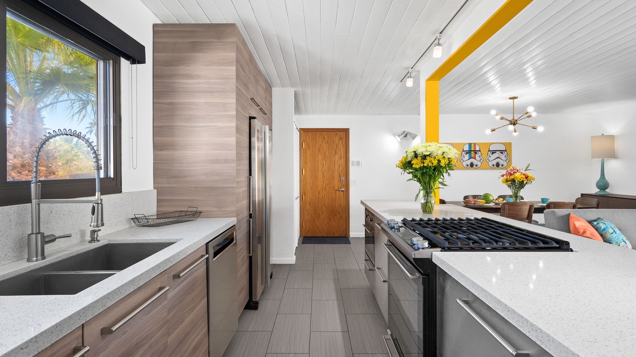 Photo of Kitchen in Racquet Club South