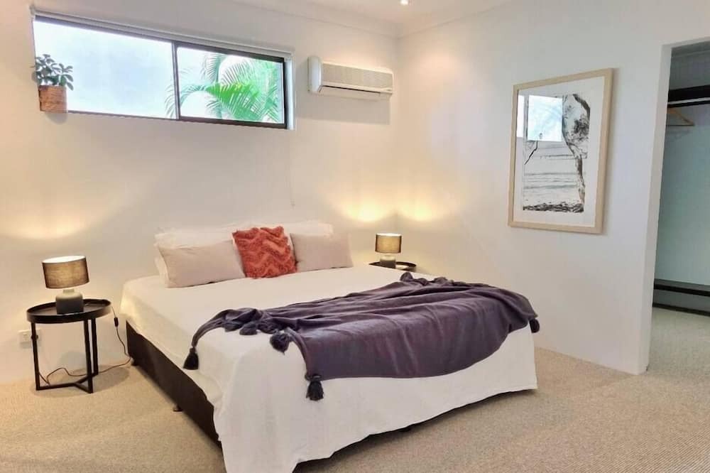Photo of Bedroom in Broadbeach Waters
