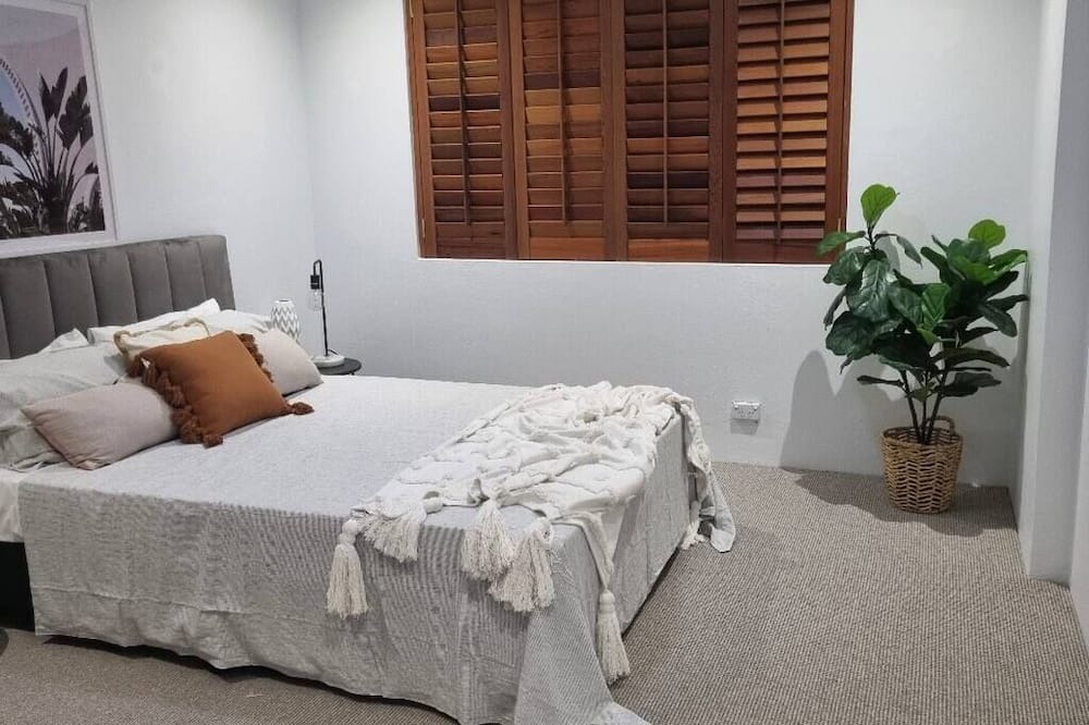 Photo of Bedroom in Broadbeach Waters