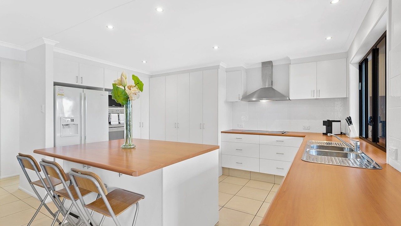 Photo of Kitchen in Mermaid Waters