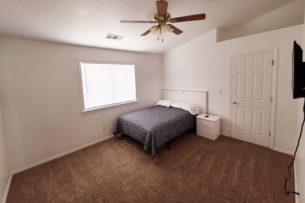 Photo of Bedroom in Porterville
