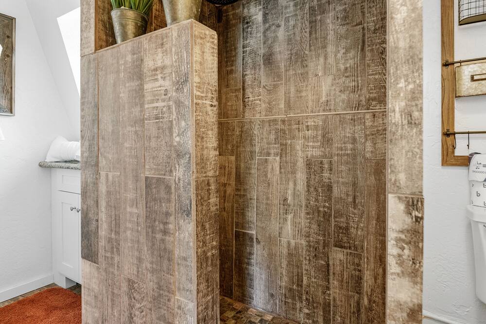 Photo of Bathroom in Woodlands