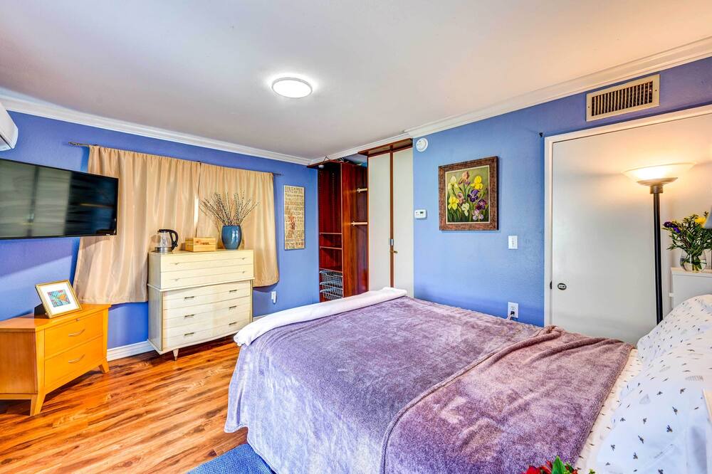 Photo of Bedroom in Allied Gardens