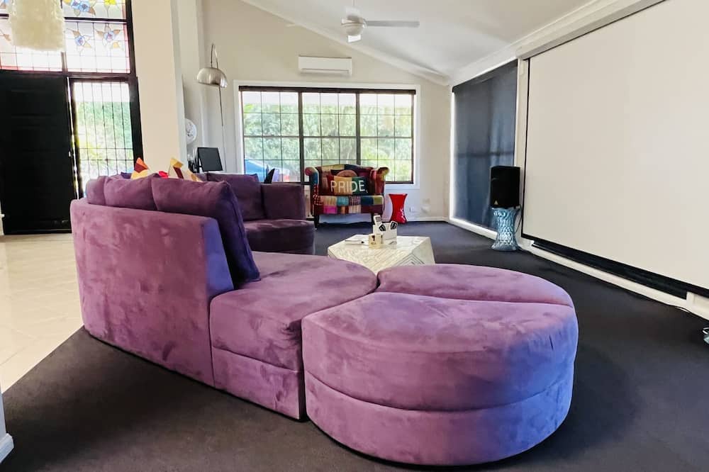 Photo of Livingroom in Mudgeeraba