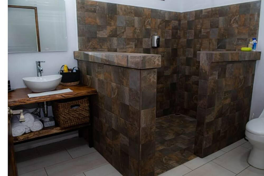 Photo of Bathroom in El General