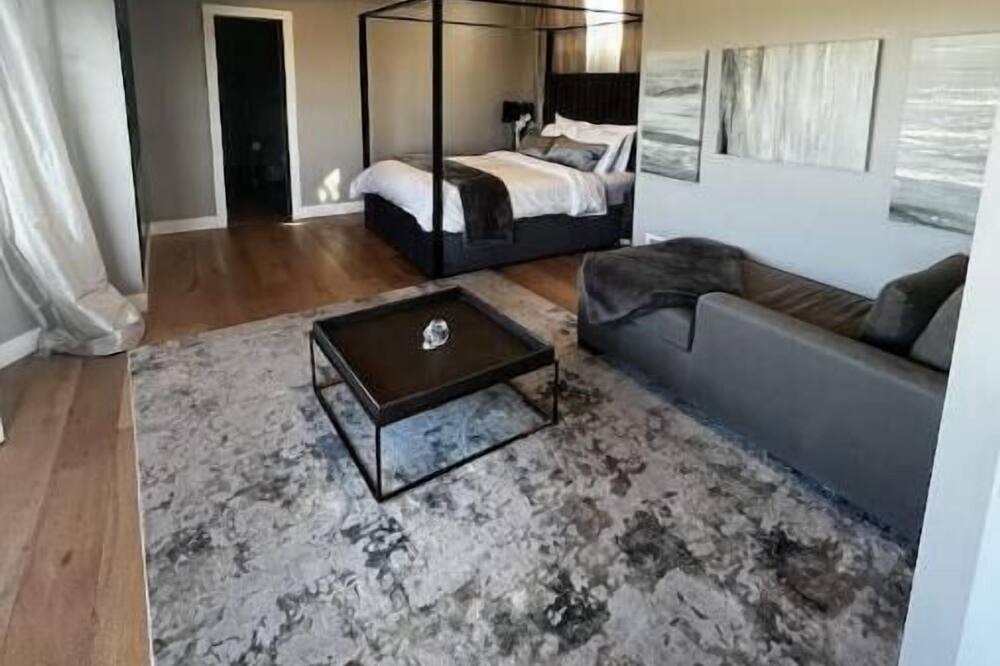 Photo of Livingroom in Allied Gardens