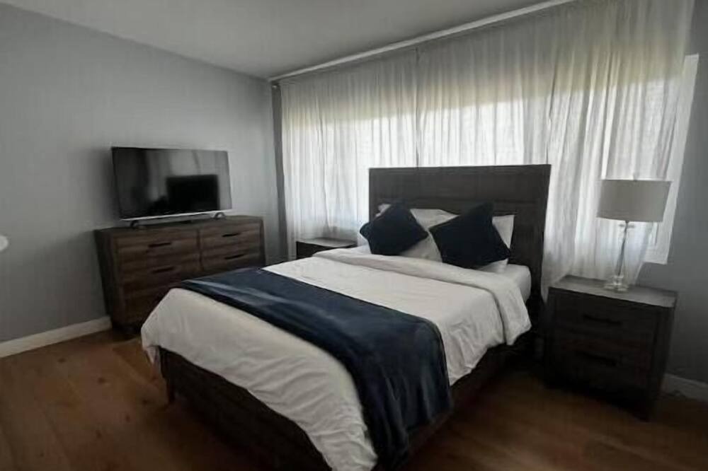 Photo of Bedroom in Allied Gardens