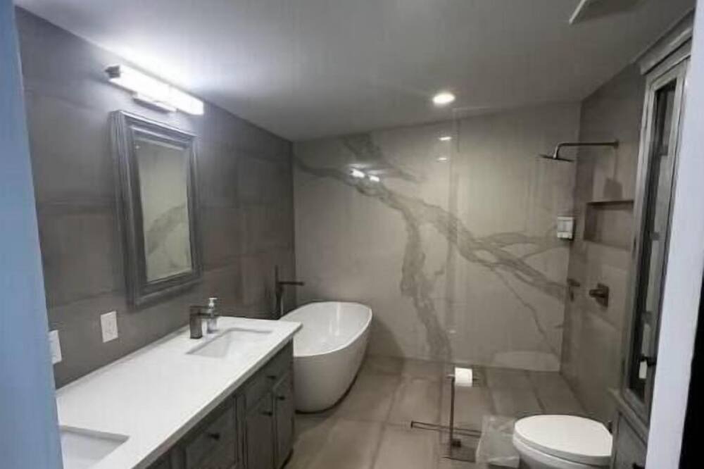 Photo of Bathroom in Allied Gardens