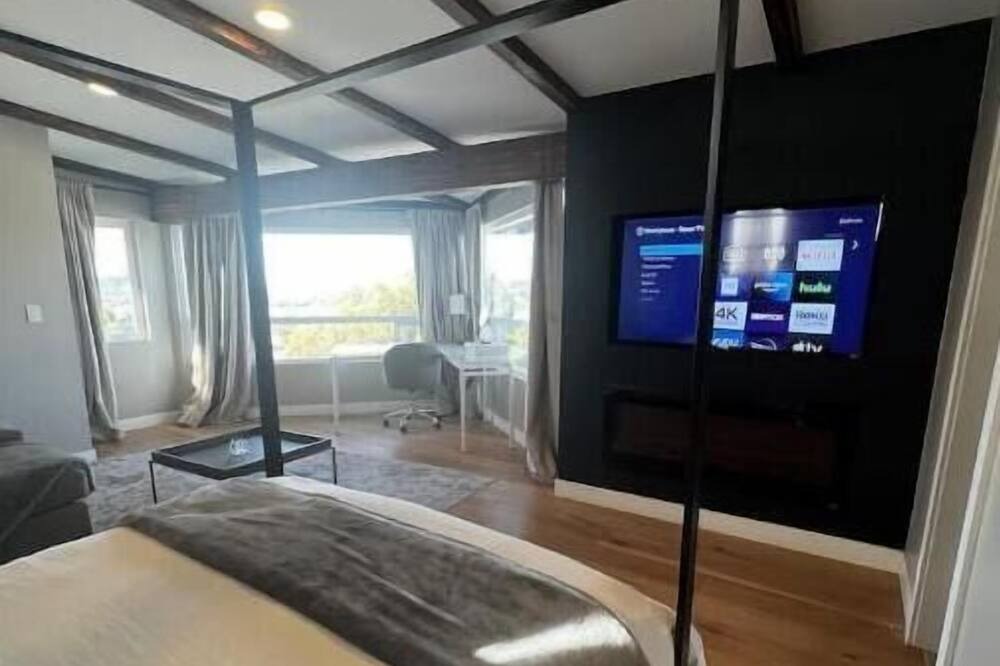 Photo of Bedroom in Allied Gardens