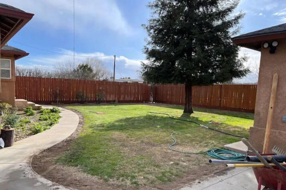 Photo of Outdoor in Raisin