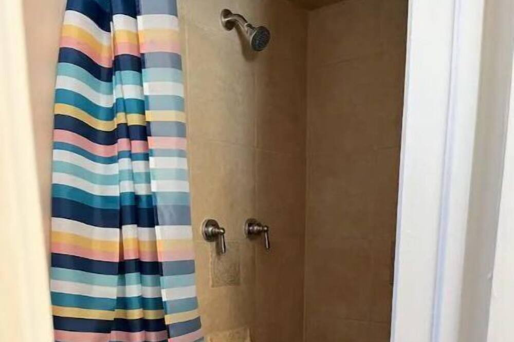 Photo of Bathroom in Raisin