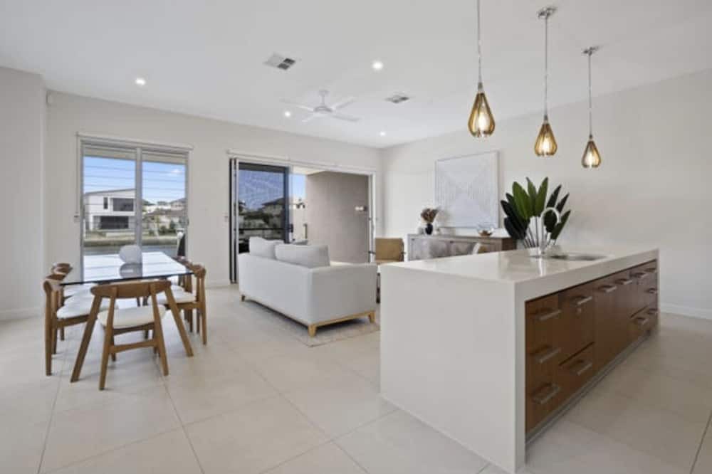 Photo of Kitchen in Biggera Waters