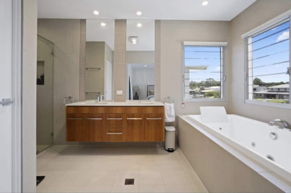 Photo of Bathroom in Biggera Waters