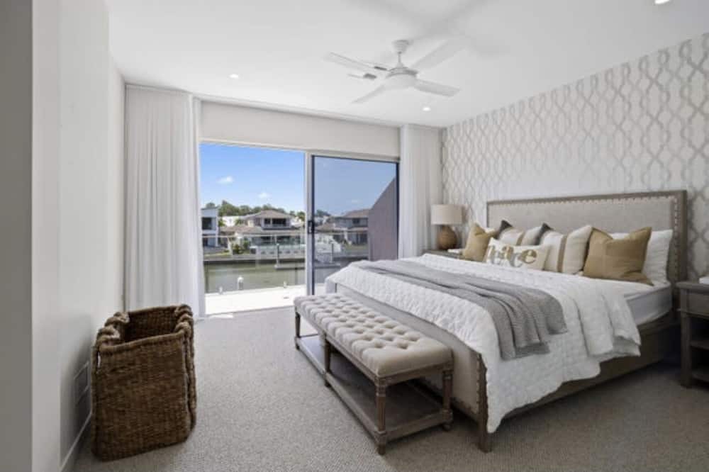 Photo of Bedroom in Biggera Waters