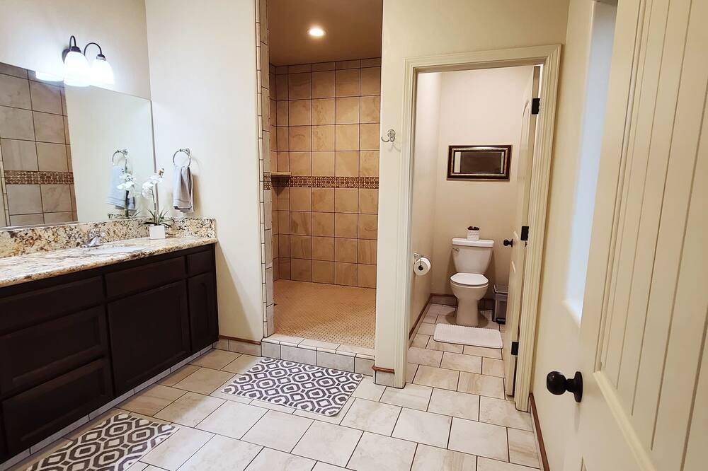 Photo of Bathroom in Porterville