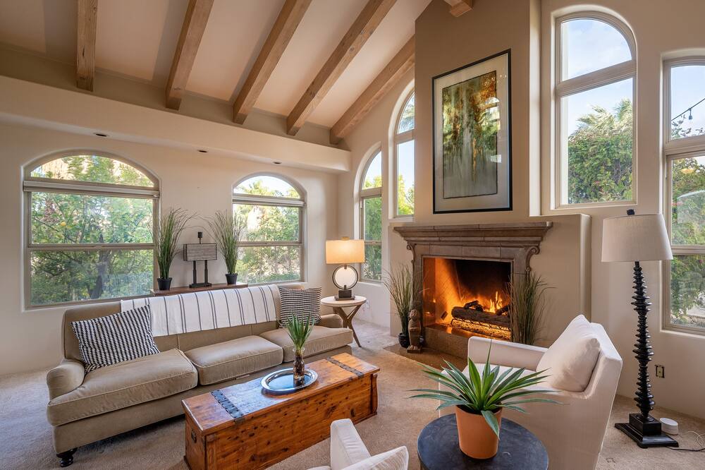 Photo of Livingroom in Palm Desert