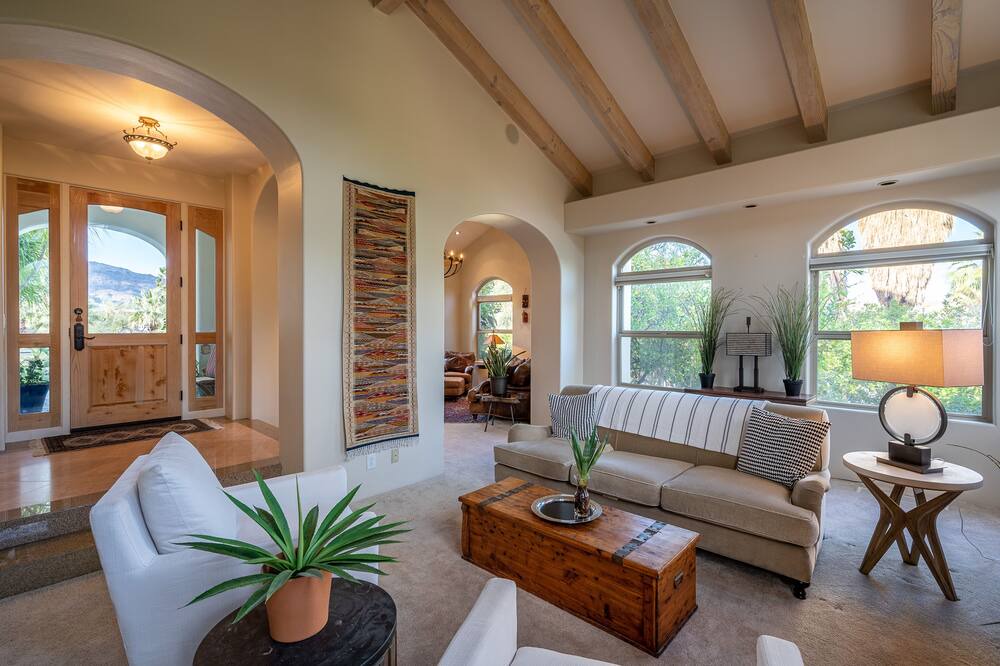 Photo of Livingroom in Palm Desert
