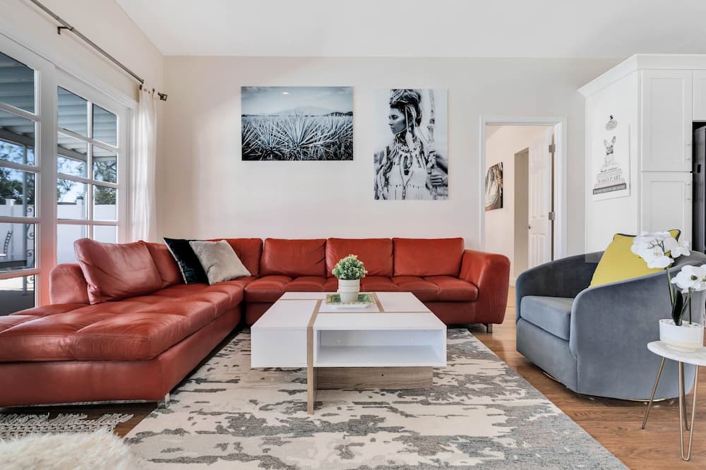 Photo of Livingroom in Araby Commons