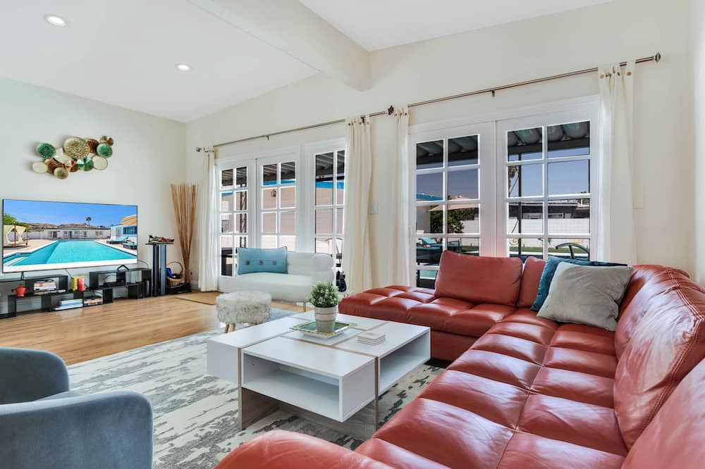 Photo of Livingroom in Araby Commons