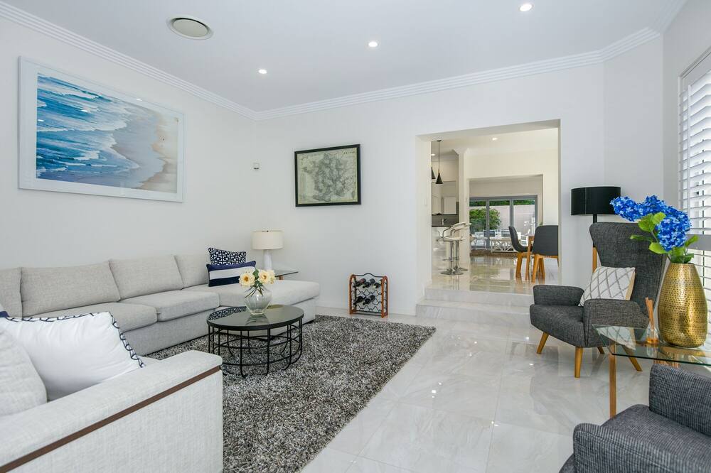 Photo of Livingroom in Main Beach