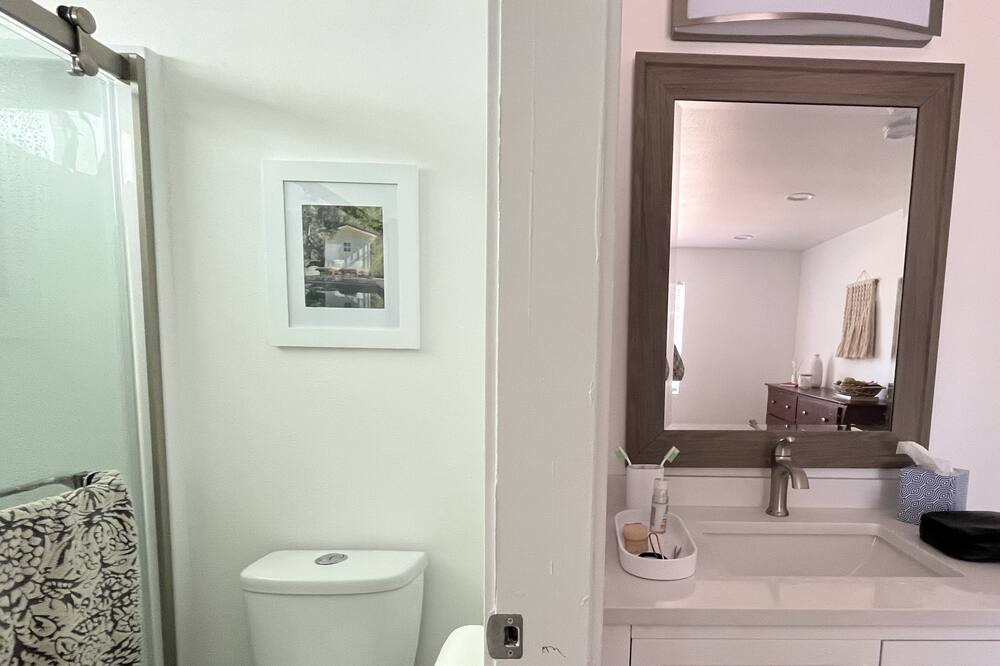 Photo of Bathroom in Mira Monte