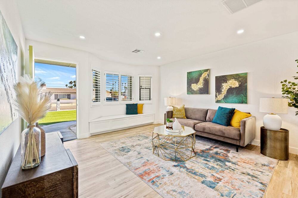 Photo of Livingroom in Racquet Club South