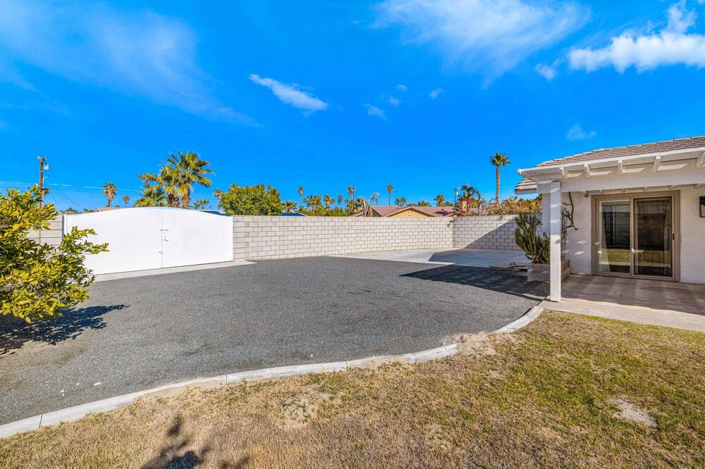 Photo of Outdoor in Racquet Club South